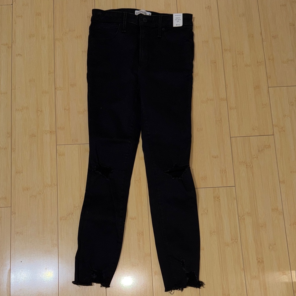 Abercrombie & Fitch Black Distressed Skinny Jeans